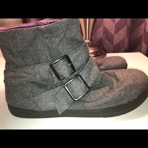 SO short gray boots